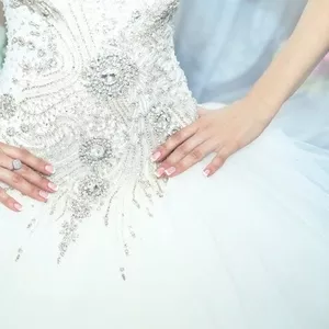 Продам шикарное свадебное платье,  цвета айвори