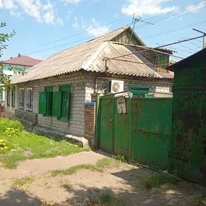 Продам часть домовладения на улице Могилевская 3,  район автовокзала. Рядом гимназия 51,  детский сад 308,  АТБ,  маршрутные и трамвайные развязки,  можна добраться в любую часть города,  сквер Металлургов,  заезд для машины. В доме три комнаты,  сделан ремонт,  с