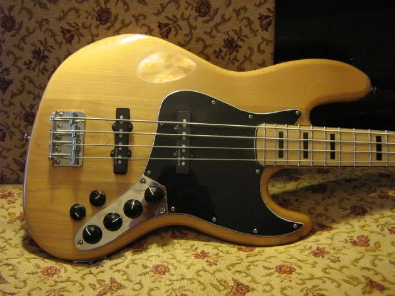 Продам бас-гитару Squier Vintage Modified Jazz Bass® '70s 2