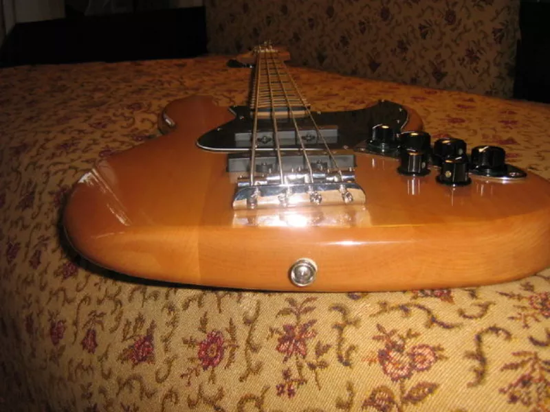 Продам бас-гитару Squier Vintage Modified Jazz Bass® '70s 3