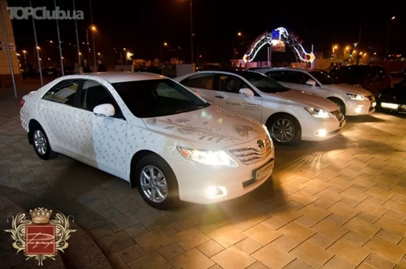 Toyota Camry инкрустированная камнями Swarovski авто на свадьбу 7