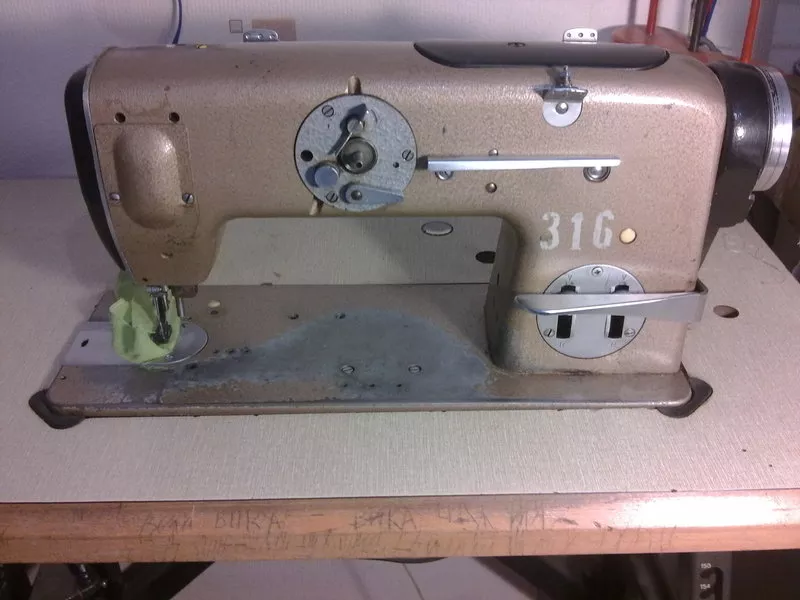 Електрическая швейная машинка TEXIMA в рабочем состоянии Промышленая,  