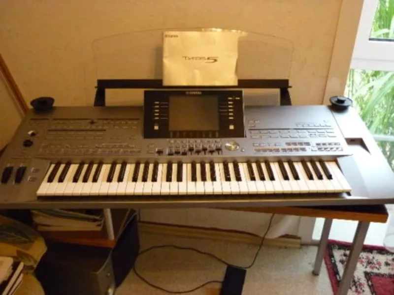 Yamaha Tyros5 76-Key Arranger Keyboard 