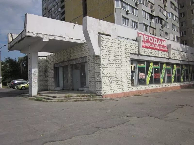 Продам Выстовочный зал с офисными помещенииями по ул. Малиновского  2
