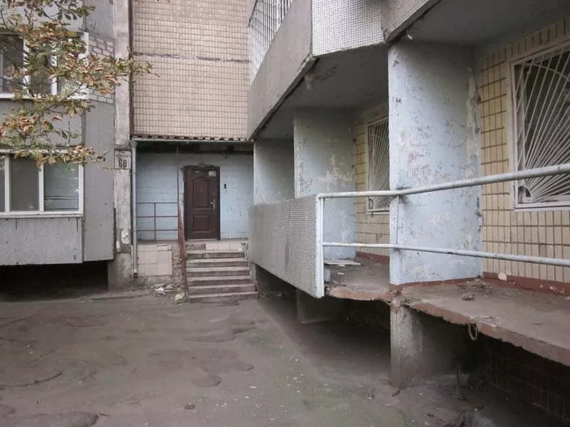 Продам Выстовочный зал с офисными помещенииями по ул. Малиновского  6