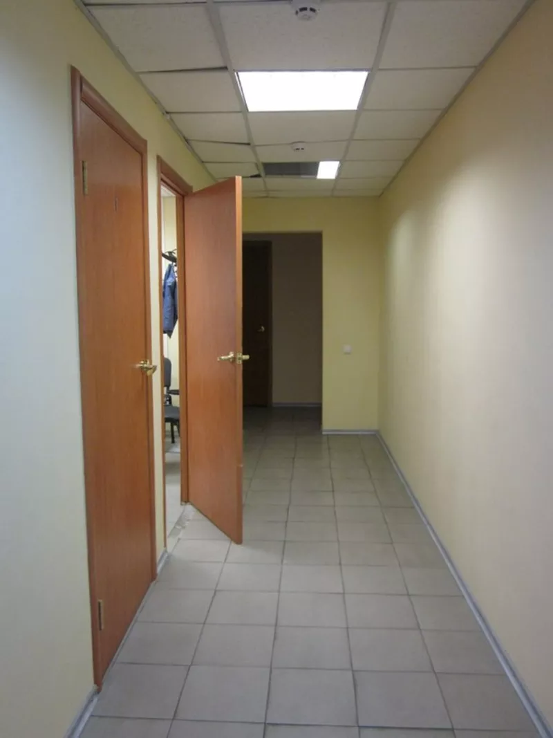 Продам Выстовочный зал с офисными помещенииями по ул. Малиновского  7
