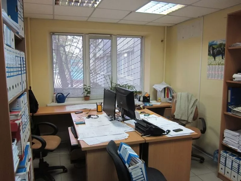Продам Выстовочный зал с офисными помещенииями по ул. Малиновского  11