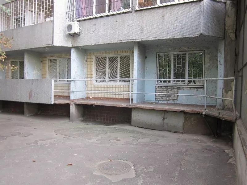 Продам Выстовочный зал с офисными помещенииями по ул. Малиновского  13