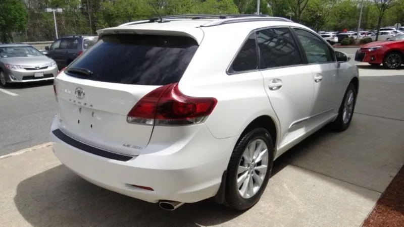 selling my venza white 2