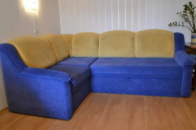 СРОЧНО продам ОТЛИЧНЫЙ диван ( уголок) + 3 подушки 2