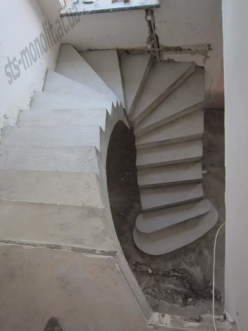 Лестницы бетонные монолитные Днепропетровск 2