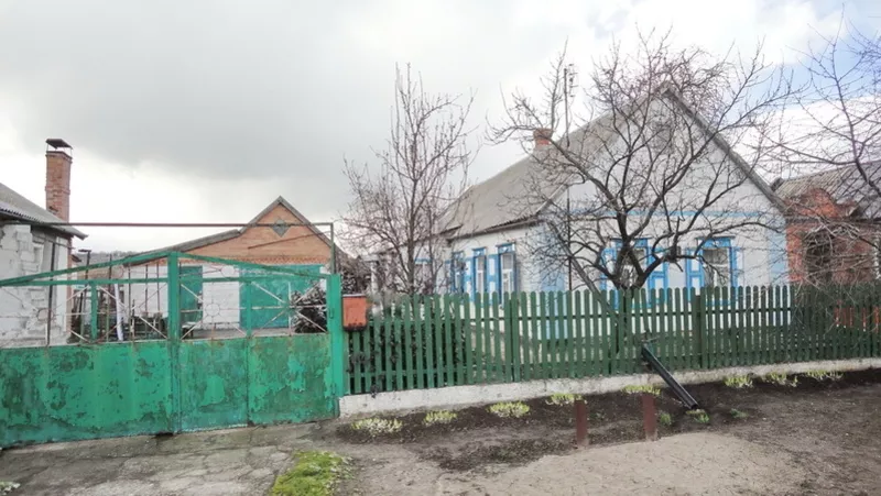 Продам  дом с участком в центре Новоалександровки