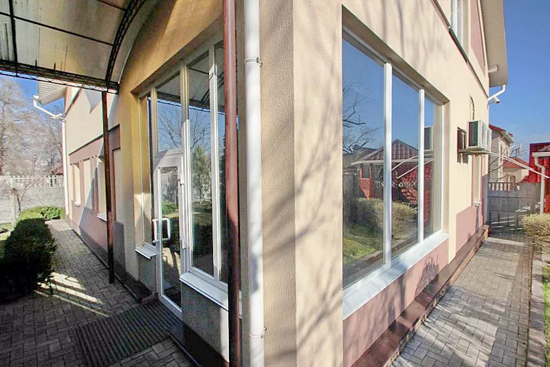 Продам здание-офис,  район пр. Гагарина,  Днепропетровск.  2