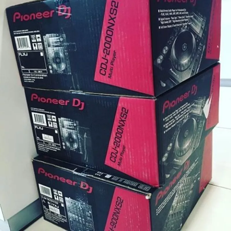 Pioneer CDJ-2000NXS2 нескольких игроков и DJM-900NXS2 4-канальный микш