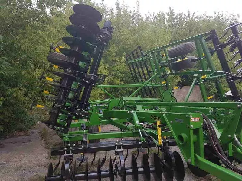 Дисковый культиватор John Deere 726 Soil Finisher 2