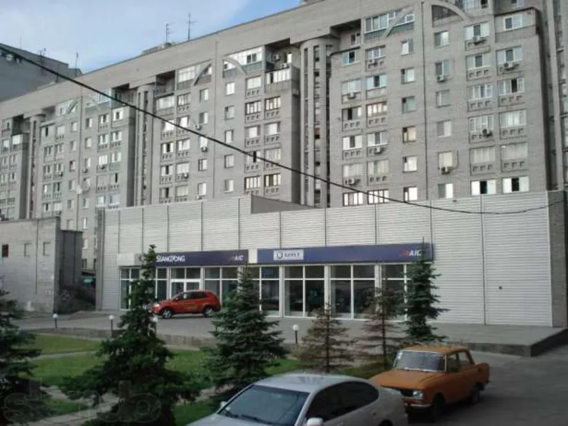 Продам здание автосалона в Днепропетровске,  ул. Шолохова.