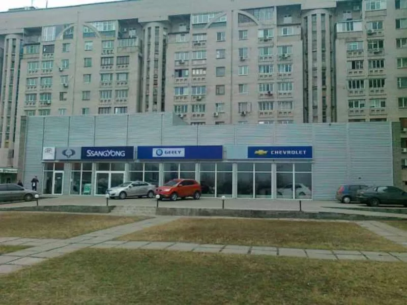 Продам здание автосалона в Днепропетровске,  ул. Шолохова. 2