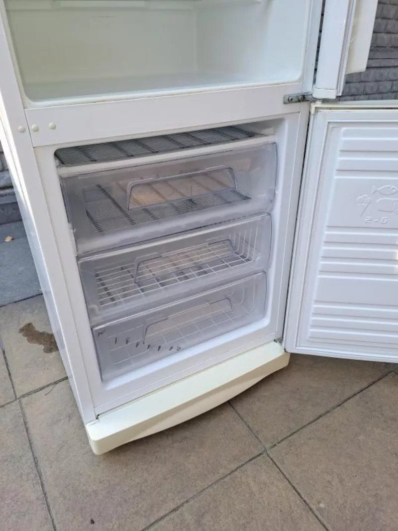 Продам двухкамерный холодильник Б/У 5