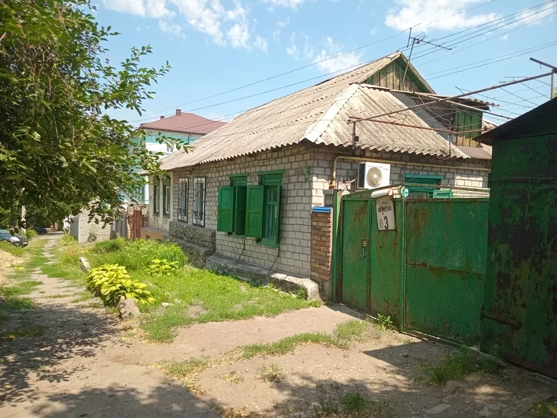 Продам часть домовладения на улице Могилевская 3,  район автовокзала. Рядом гимназия 51,  детский сад 308,  АТБ,  маршрутные и трамвайные развязки,  можна добраться в любую часть города,  сквер Металлургов,  заезд для машины. В доме три комнаты,  сделан ремонт,  с
