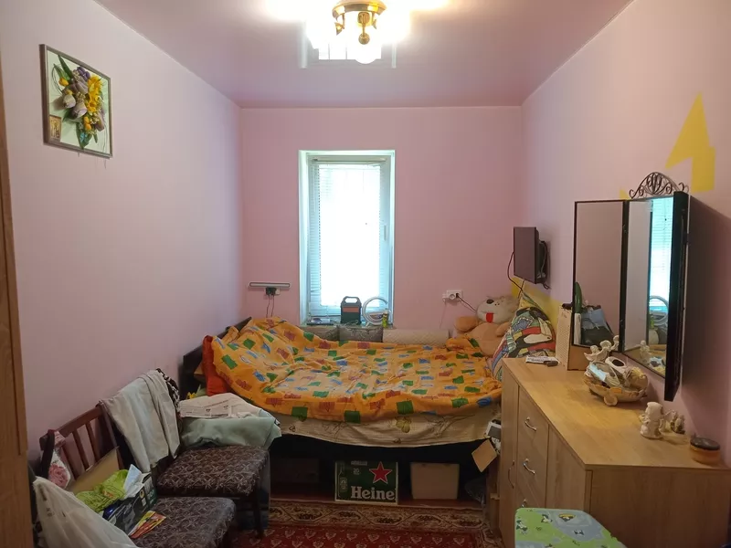 Продам часть домовладения на улице Могилевская 3,  район автовокзала. Рядом гимназия 51,  детский сад 308,  АТБ,  маршрутные и трамвайные развязки,  можна добраться в любую часть города,  сквер Металлургов,  заезд для машины. В доме три комнаты,  сделан ремонт,  с 9