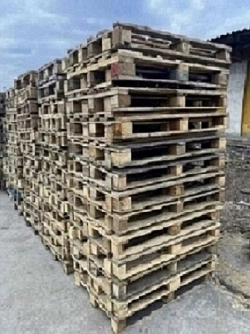 Продаж піддонів дерев'яних  нормальної якості різних розмірів.