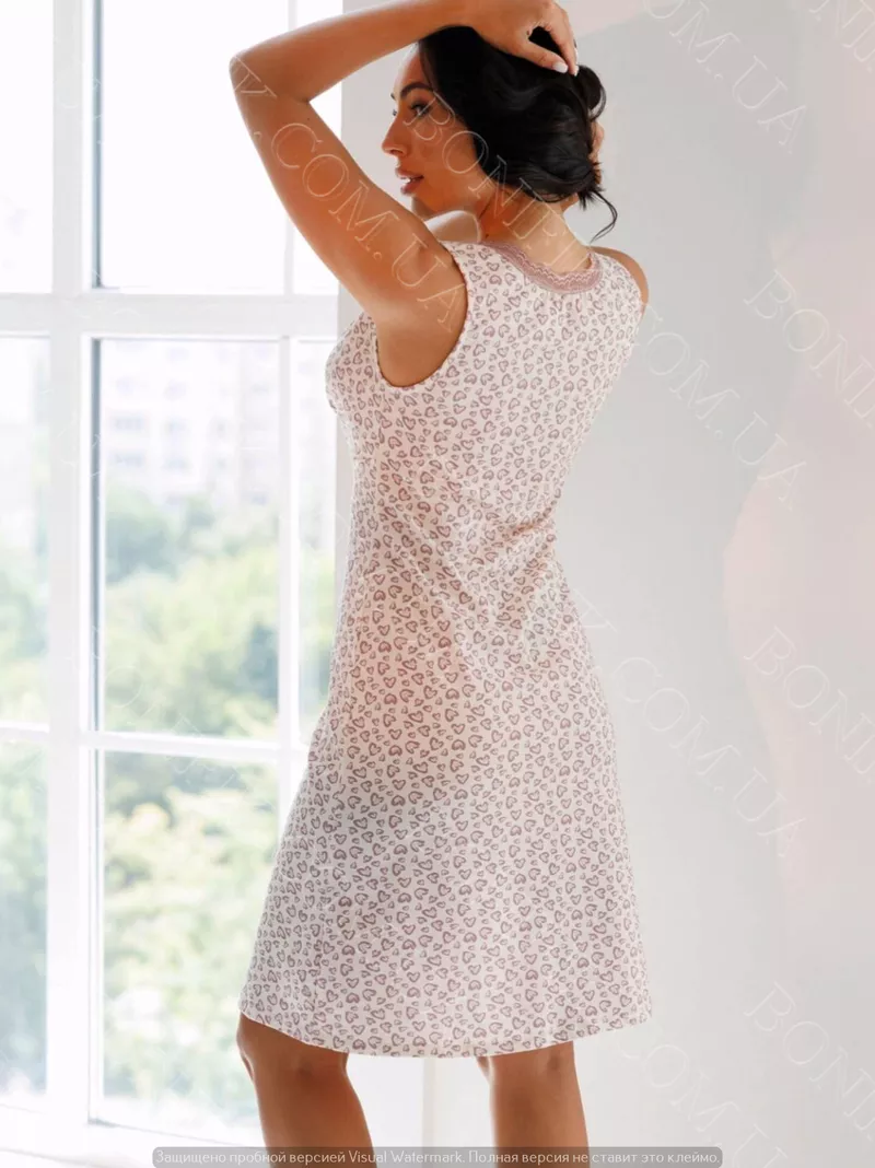 Жіноча нічна сорочка на широкій бретелі 