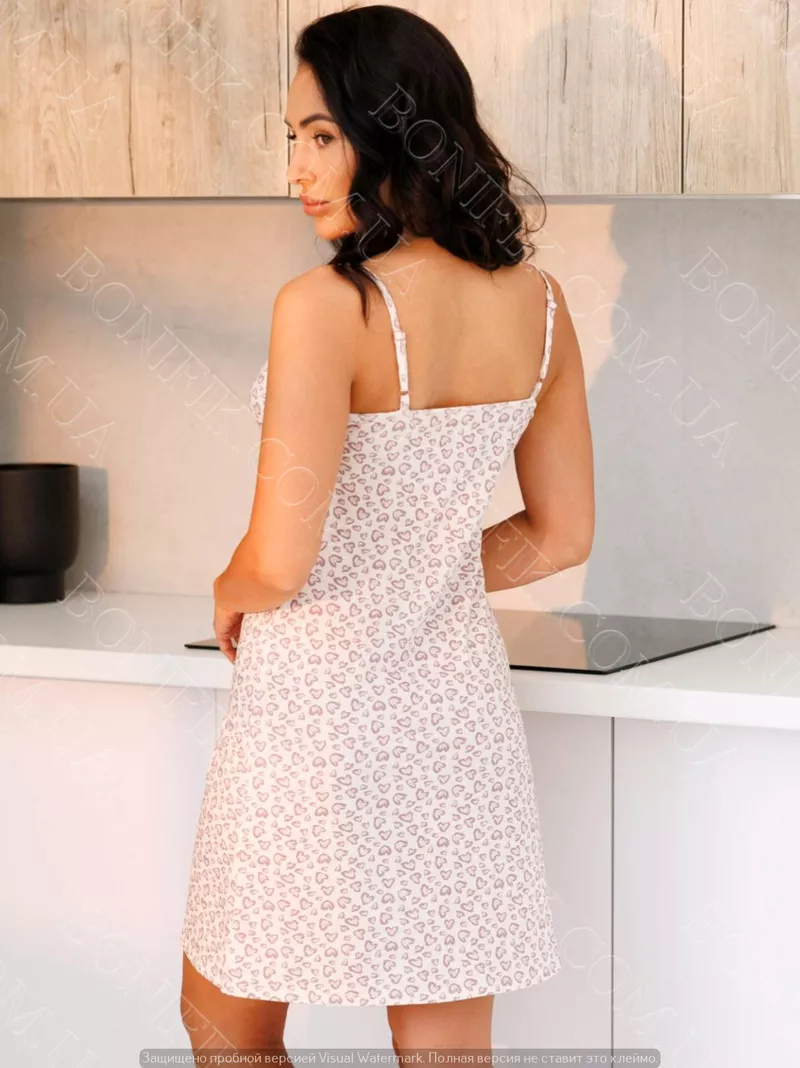 Жіноча нічна сорочка на тонкій бретелі 