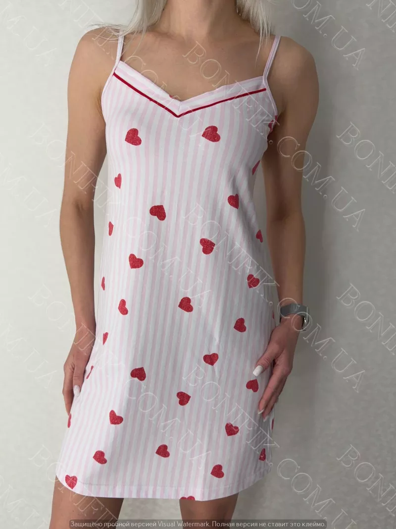 Жіноча нічна сорочка на тонкій бретелі 