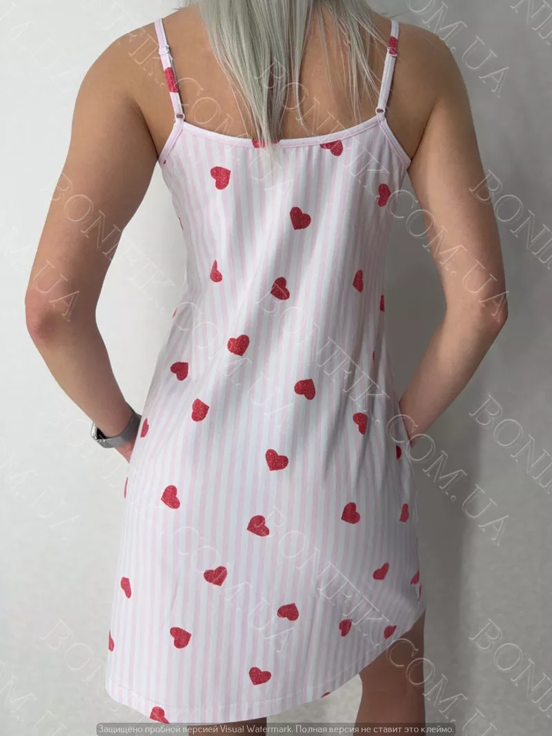 Жіноча нічна сорочка на тонкій бретелі 