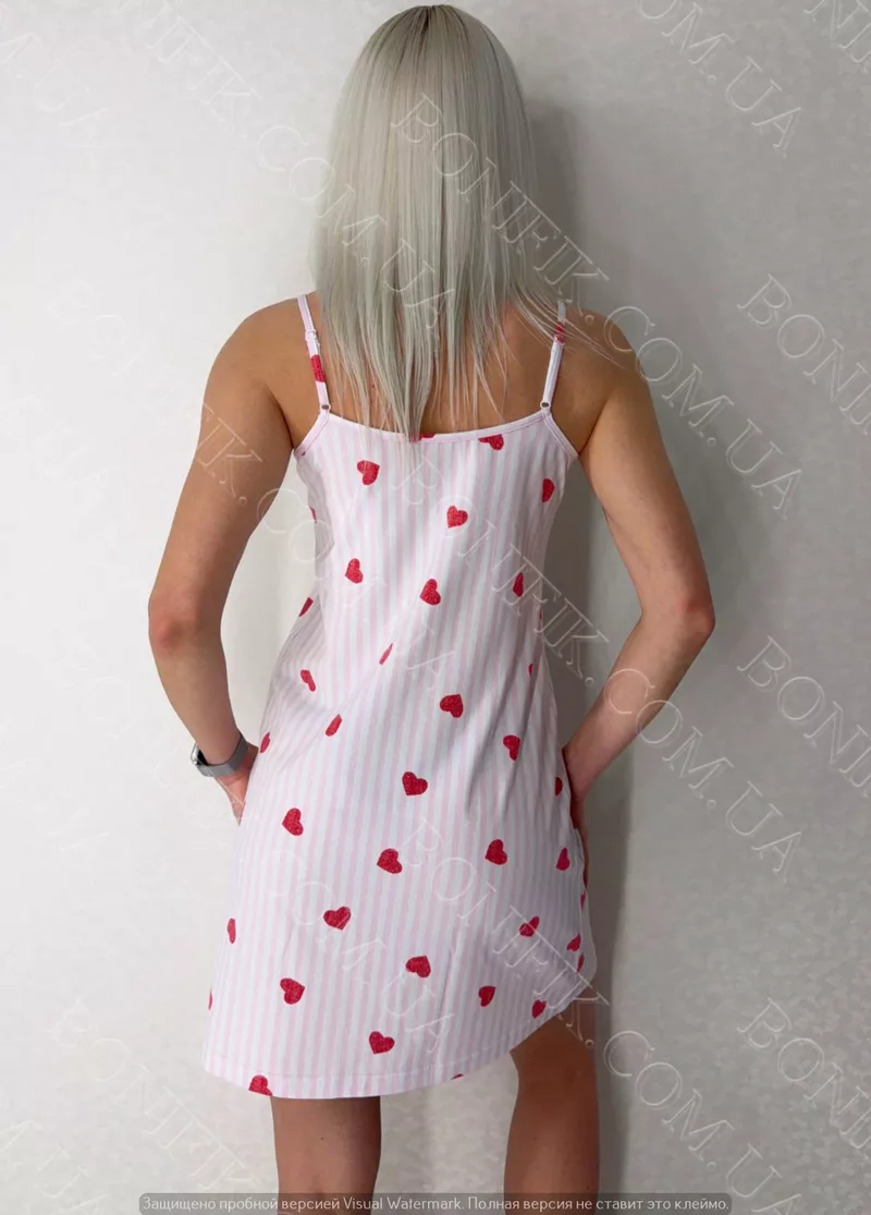 Жіноча нічна сорочка на тонкій бретелі 