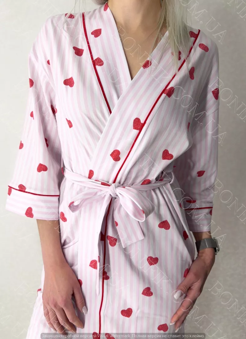 Жіночий халат на поясі з малюнком 