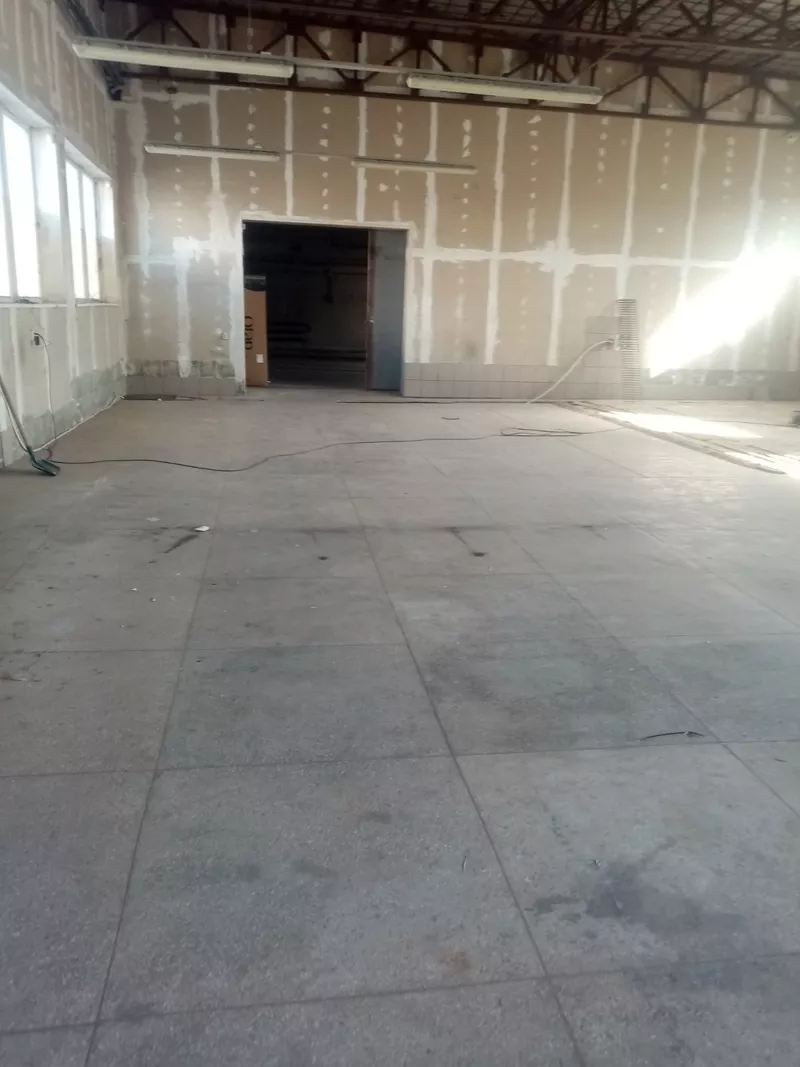 Оренда приміщення 300 м кв на 2-му поверсі з електропідіймачом під скл 2