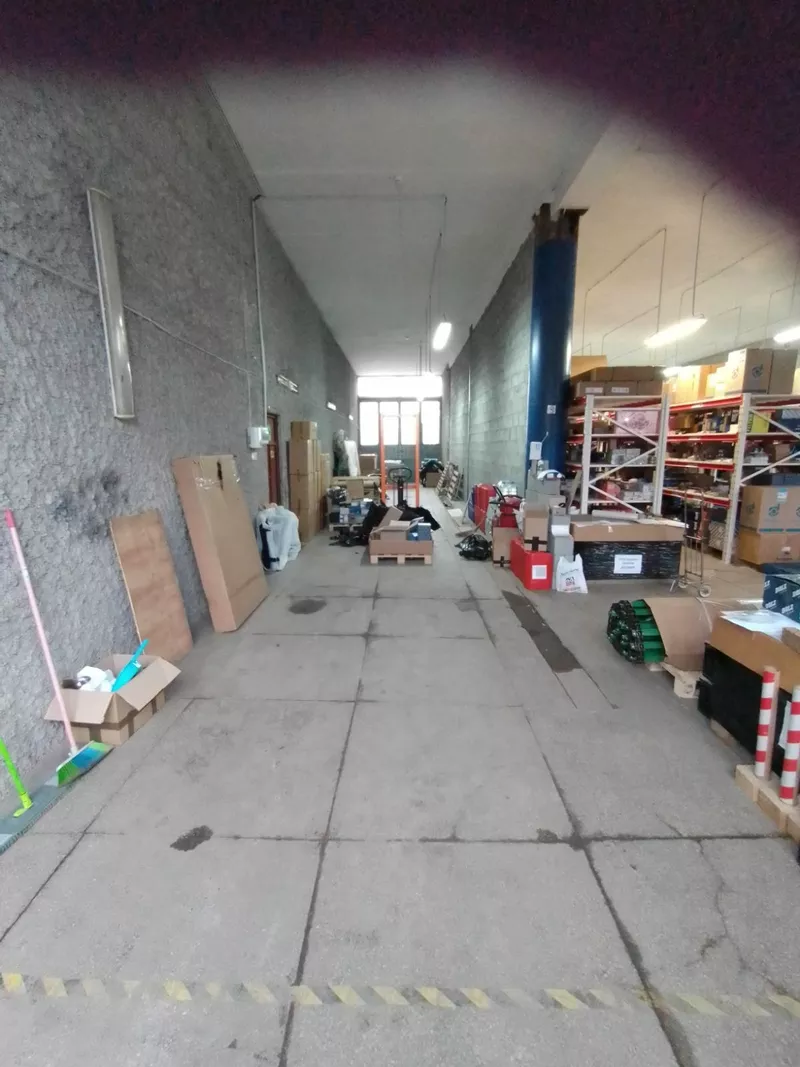 Оренда приміщення 300 м кв на 2-му поверсі з електропідіймачом під скл