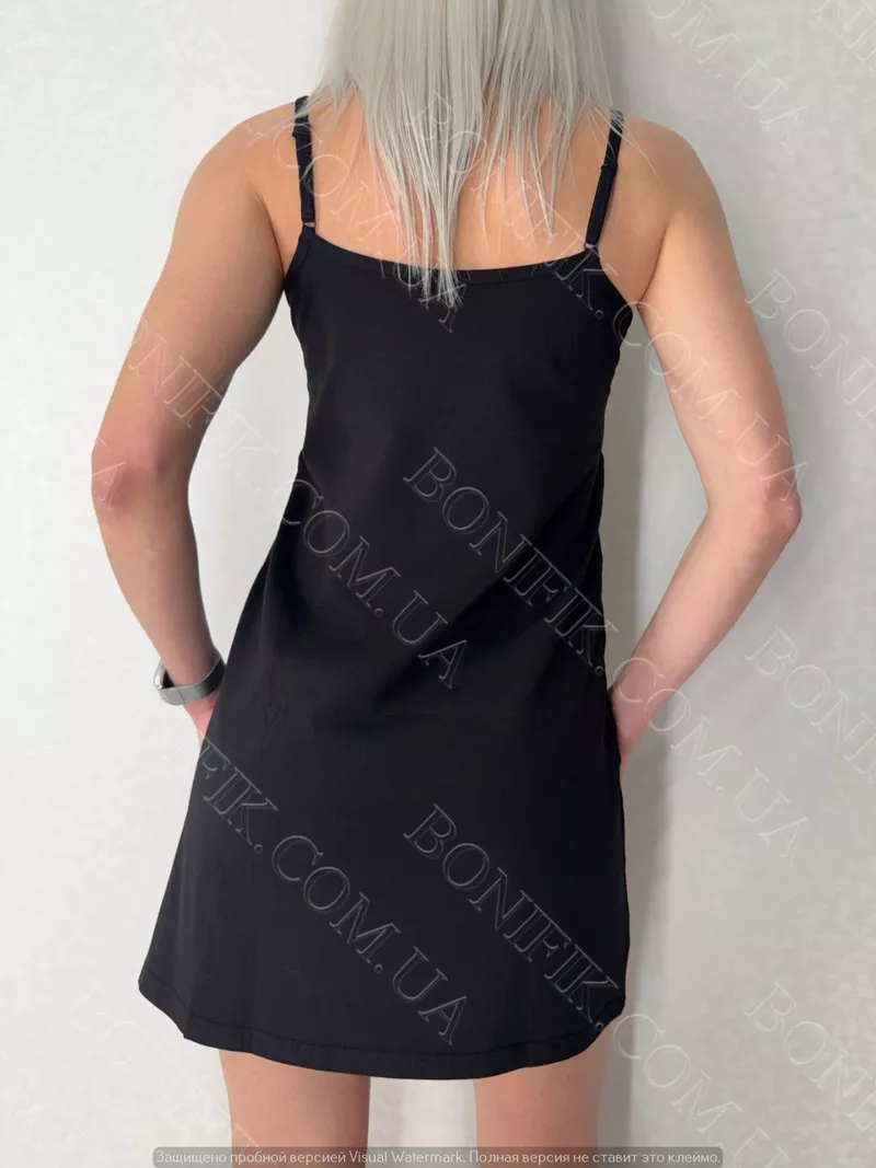 Жіноча нічна сорочка на тонкій бретелі 