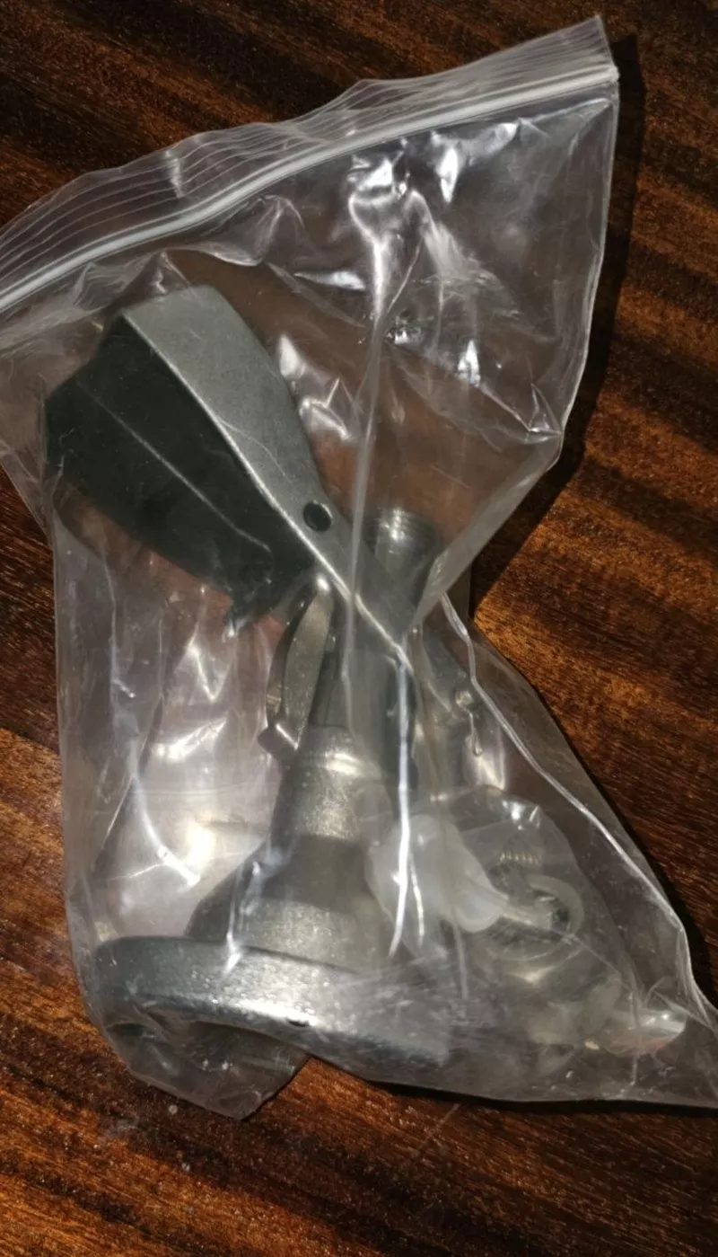 Продам пивні клешні, крани, редуктор, промивочний бачок, кеги. 3