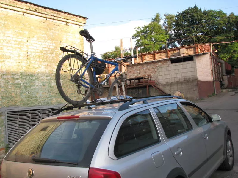 Перевозка велосипедов на крыше авто 3